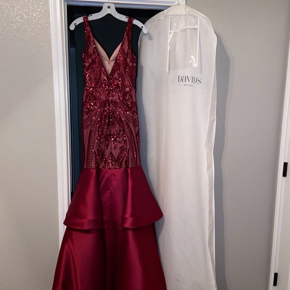 Mermaid Gown With Tiered Skirt - Picture 5 of 12